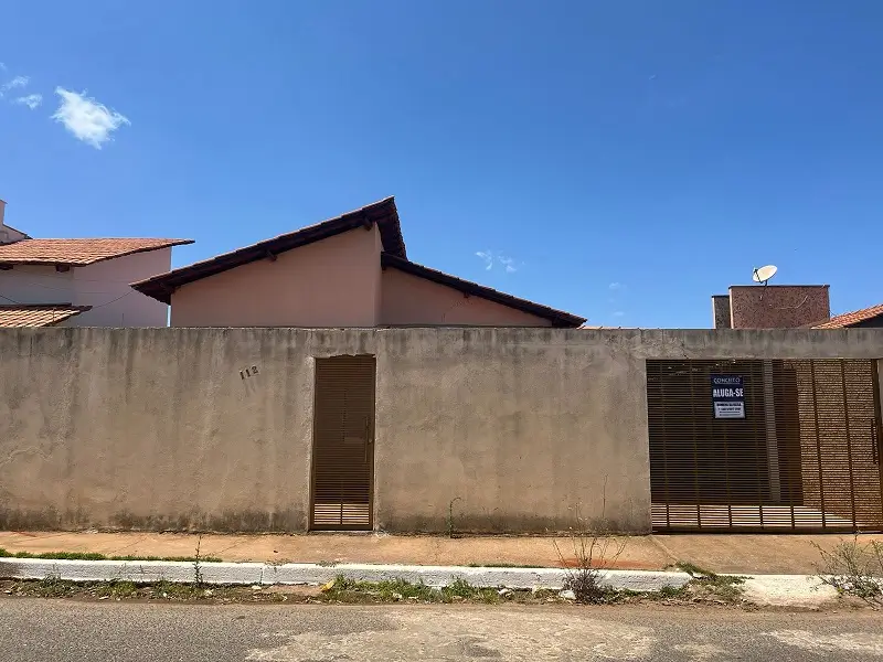 FOTO DE UMA CASA PARA LOCAÇÃO EMCAPELINHA MG